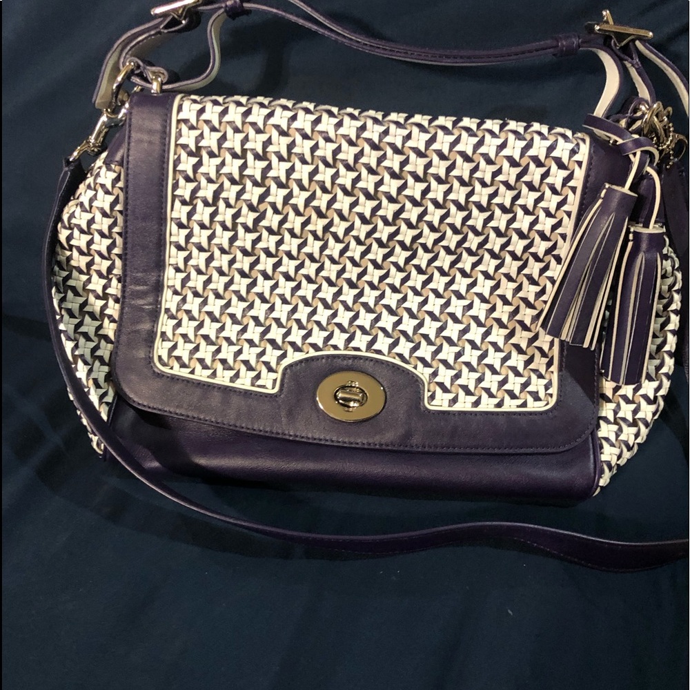 COACH PURPLE PURSE VERY GOOD CONDITION, HOLDS ALOT VERY SOFT LEATHER
